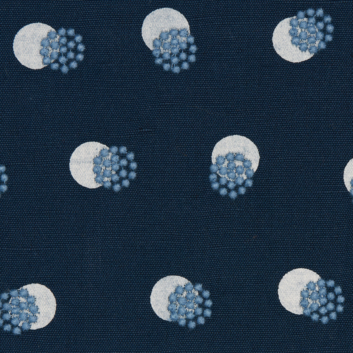 TAYLOR EMBROIDERY SKY ON NAVY